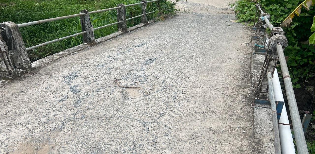 Lan can cũ, thiếu an toàn